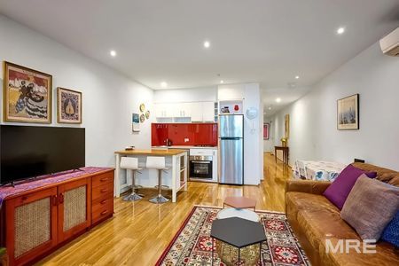 Fully furnished in South Yarra's heart - Photo 2