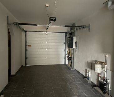 Drie slaapkamer EENGEZINSWONING met garage & tuin - Photo 1