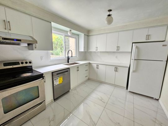 For Lease - 9 Beverly Glen Boulevard Unit# Main Level, Toronto, Ontario - Photo 1