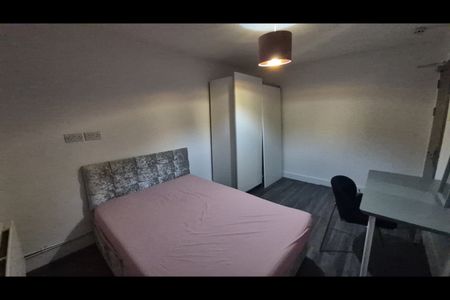 6 Bed Detached House, Hainault Road, E11 - Photo 4