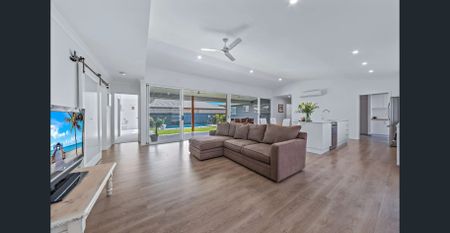 Stunning Hamptons Style Home - Photo 5