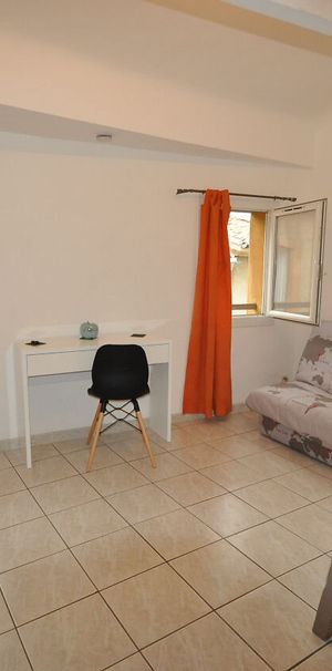 STUDIO-meublé- place de la Mairie - Photo 1