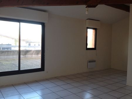 CASTANET TOLOSAN hyper centre Grand T1 avec immense terrasse - Photo 4