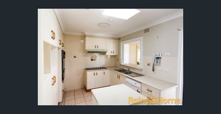 Family Home in convenient location - Photo 5