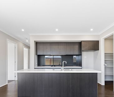 Stunning Family Home for Rent! - Photo 4