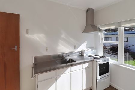 Beachside Living in Lyall Bay - Photo 4