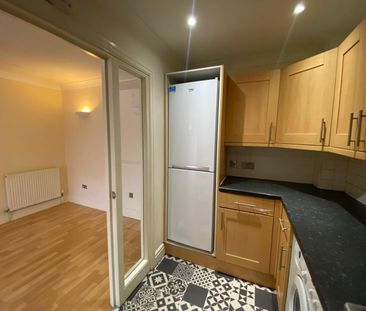 2 bedroom Flat to let - Photo 3