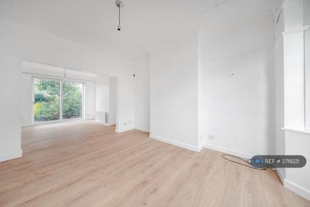 3 bedroom end of terrace house to rent - Photo 3