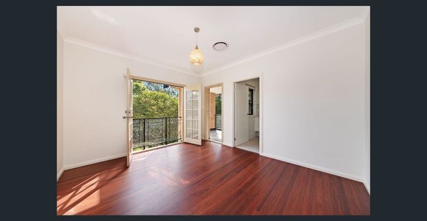 Luxurious 4 Bedroom Family Home in Blue Ribbon Location - Photo 1