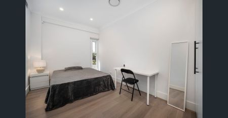 Ultra-Versatile Five Bedroom Family Home in Heart of Artarmon Close to Everything - Photo 2