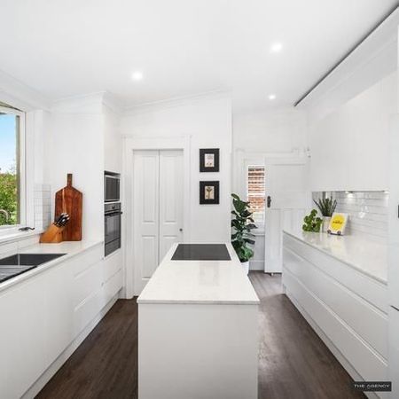 Spacious Federation Family Home with Pool & Manicured Gardens - Photo 5