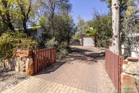 4 Bedroom, 2 Bathroom Home with a Pool - Photo 5