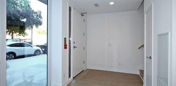 Heart of church street 1000+sqft amenities included! - Photo 2