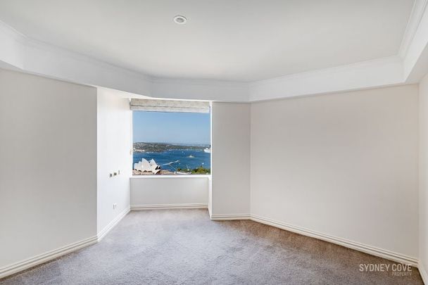 EXQUISITE EXECUTIVE APARTMENT IN QUAY WEST | Unfurnished - Photo 1