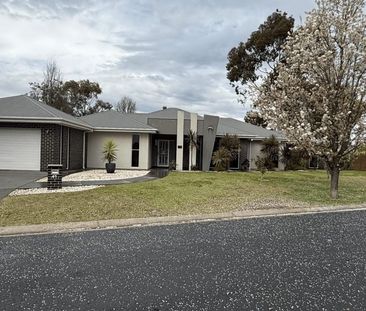 41 Champions Drive - Photo 2