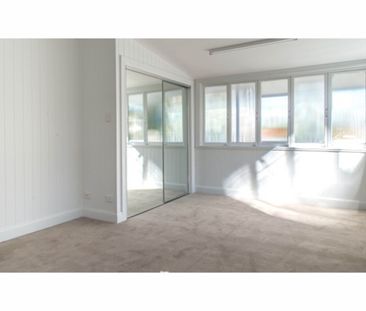 Elegant Queenslander in desired location - Photo 3