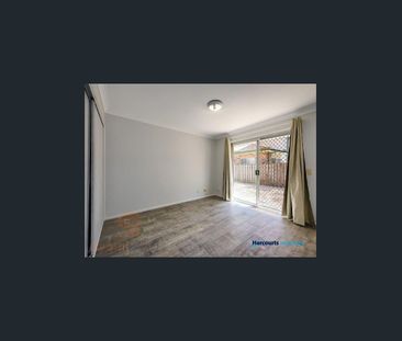 Charming Townhouse in Seven Hills - Photo 2