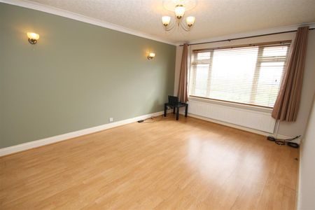 2 bedroom Flat to let - Photo 5