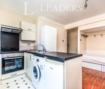 Studio to rent - Photo 1