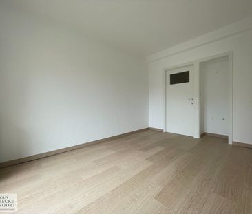 Gerenoveerd tweeslaapkamerappartement - Photo 1