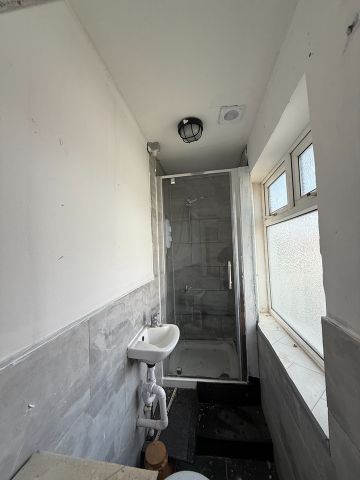 Studio Flat, Evelyn Avenue, NW9 - Photo 2