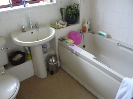 3 bedroom detached house to rent - Photo 3