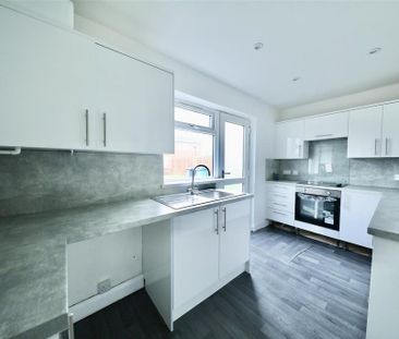 2 bedroom end of terrace house to rent - Photo 5