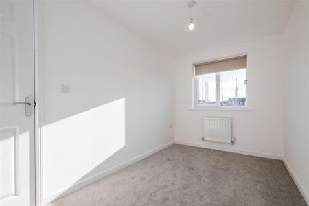 3 bedroom semi-detached house to rent - Photo 3