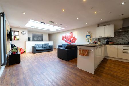 8 bedroom house to rent - Photo 2