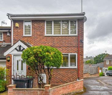 3 bedroom end of terrace house to rent - Photo 3