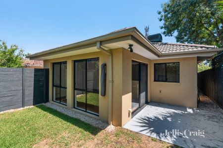 2/1 Peak St, Malvern East - Photo 2