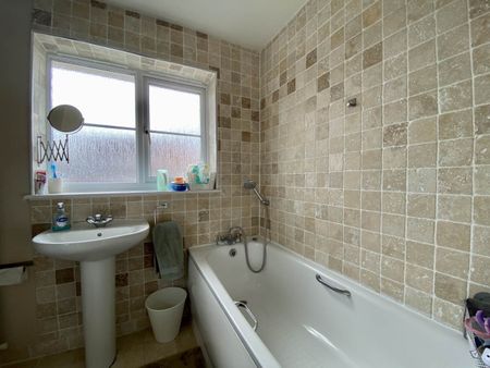 SemiDetachedHouse to rent in Sheepwash Way, Longstanton, Cambridge, CB24 3GZ - Photo 2