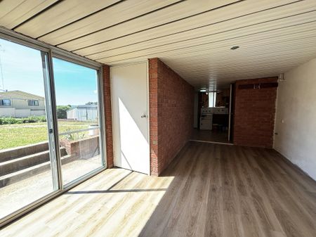 Spacious large home - Photo 2