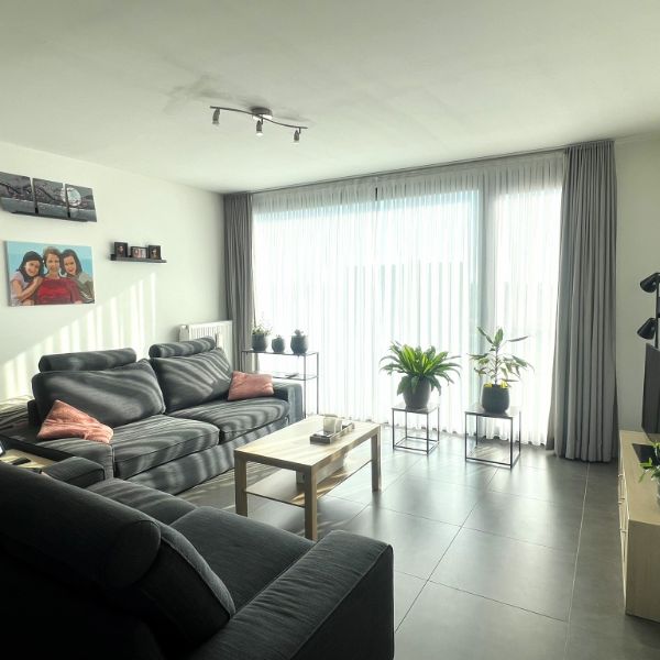 zeer ruim en modern appartement in Diksmuide - Photo 1