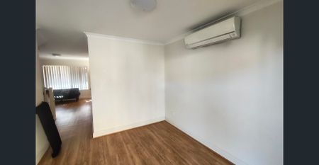 Hop, skip and jump to the beach - Photo 2