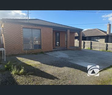 1/1413 Heatherton Road, Dandenong North, Vic 3175 - Photo 2