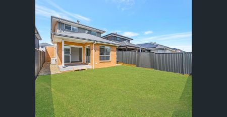 MODERN FOUR-BEDROOM FAMILY HOME IN A GROWING SUBURB - Photo 2