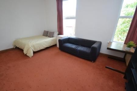 (Bills exc) North Road, West Bridgford, NG2 - Photo 2