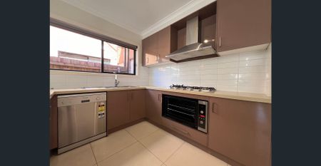 Beautiful Presented Two Bedroom Townhouse - Photo 4