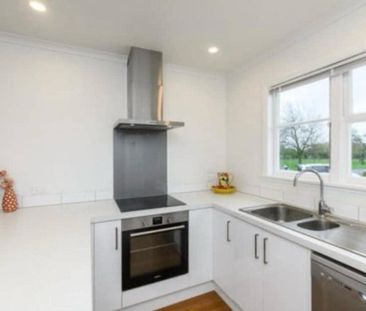 Feilding Flair - Chic, Updated Home with ... - Photo 4