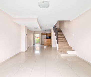 95/49 Henderson Road, Alexandria NSW 2015 - Apartment For Rent | Do... - Photo 2