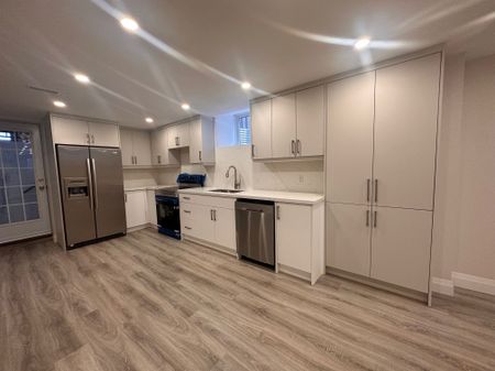 For Lease - 2036 Grosvenor Street Unit# lower, Oakville, Ontario - Photo 5