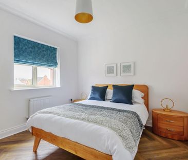 4 bedroom link detached house to rent - Photo 3