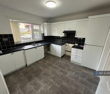 3 bedroom semi-detached house to rent - Photo 2