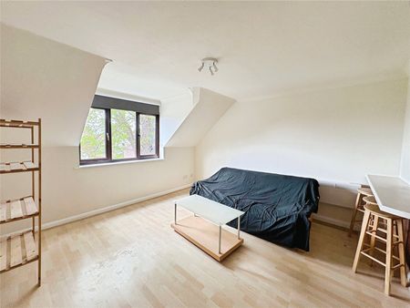 Brooklyn Road, Woking, Surrey, GU22 7US - Photo 2