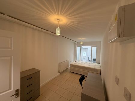 1 Bed Flat, Rosebank Gardens North, E3 - Photo 3