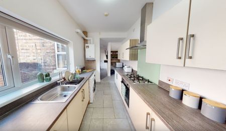 5 bed Mid Terraced House for Rent - Photo 3