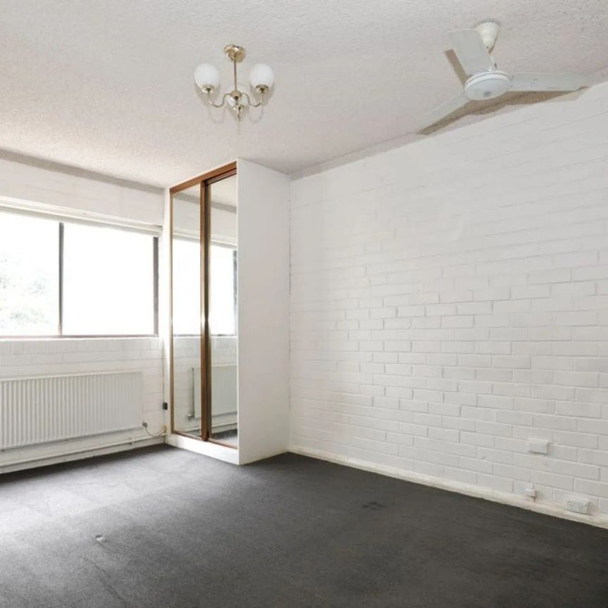 Studio Apartment in Sought-After St Kilda Pocket - Photo 1