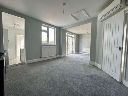 South Crescent, Southend On Sea, Essex, SS2 - Photo 3