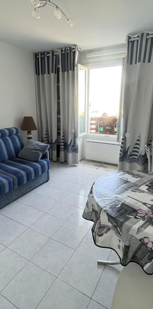 Location Appartement 1 pièce 21m² DONVILLE LES BAINS 50350 - Photo 1